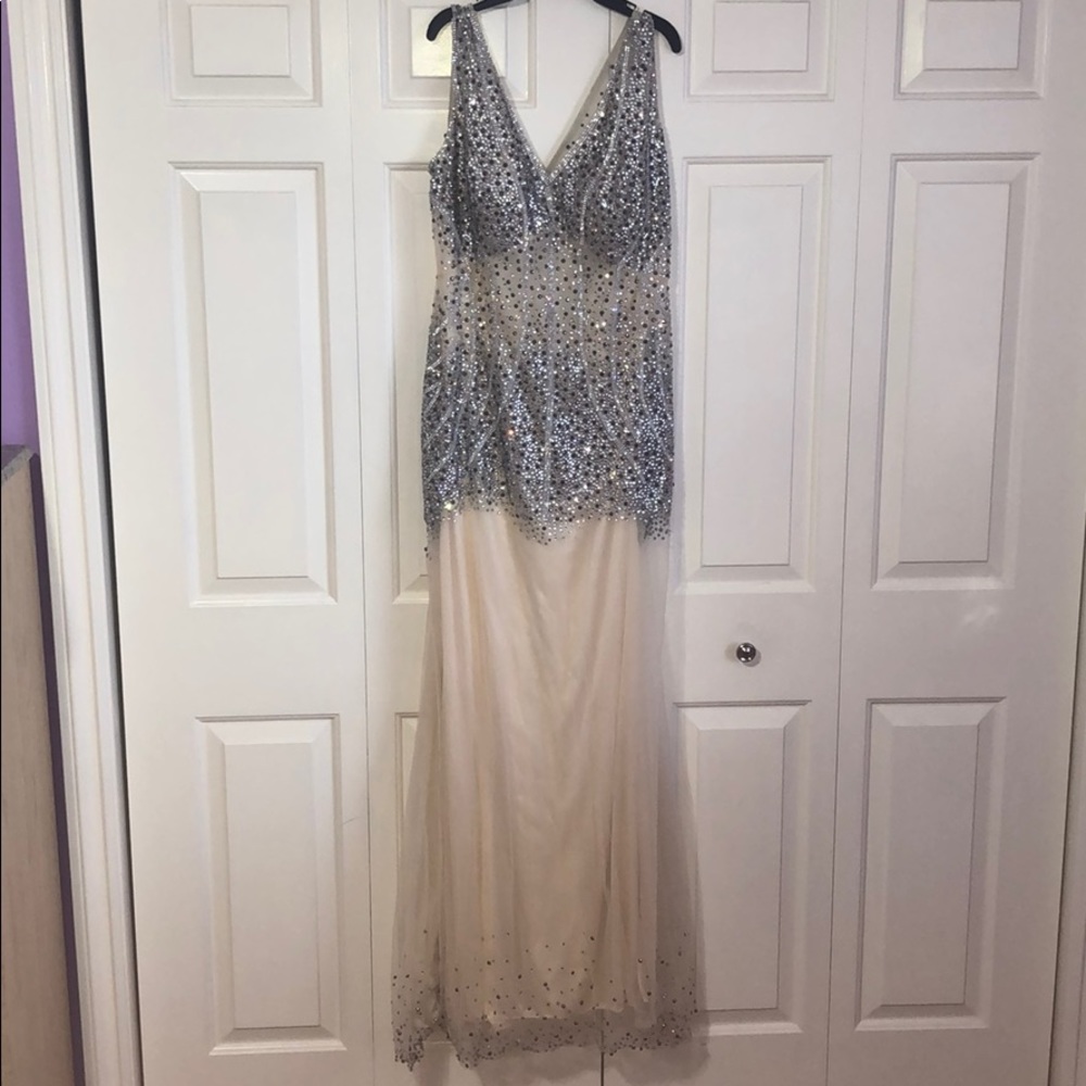 Prom/wedding dress